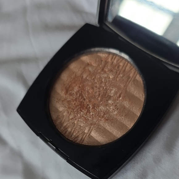 CHANEL Illuminating Powder Compact with Logo - Picture 4 of 4